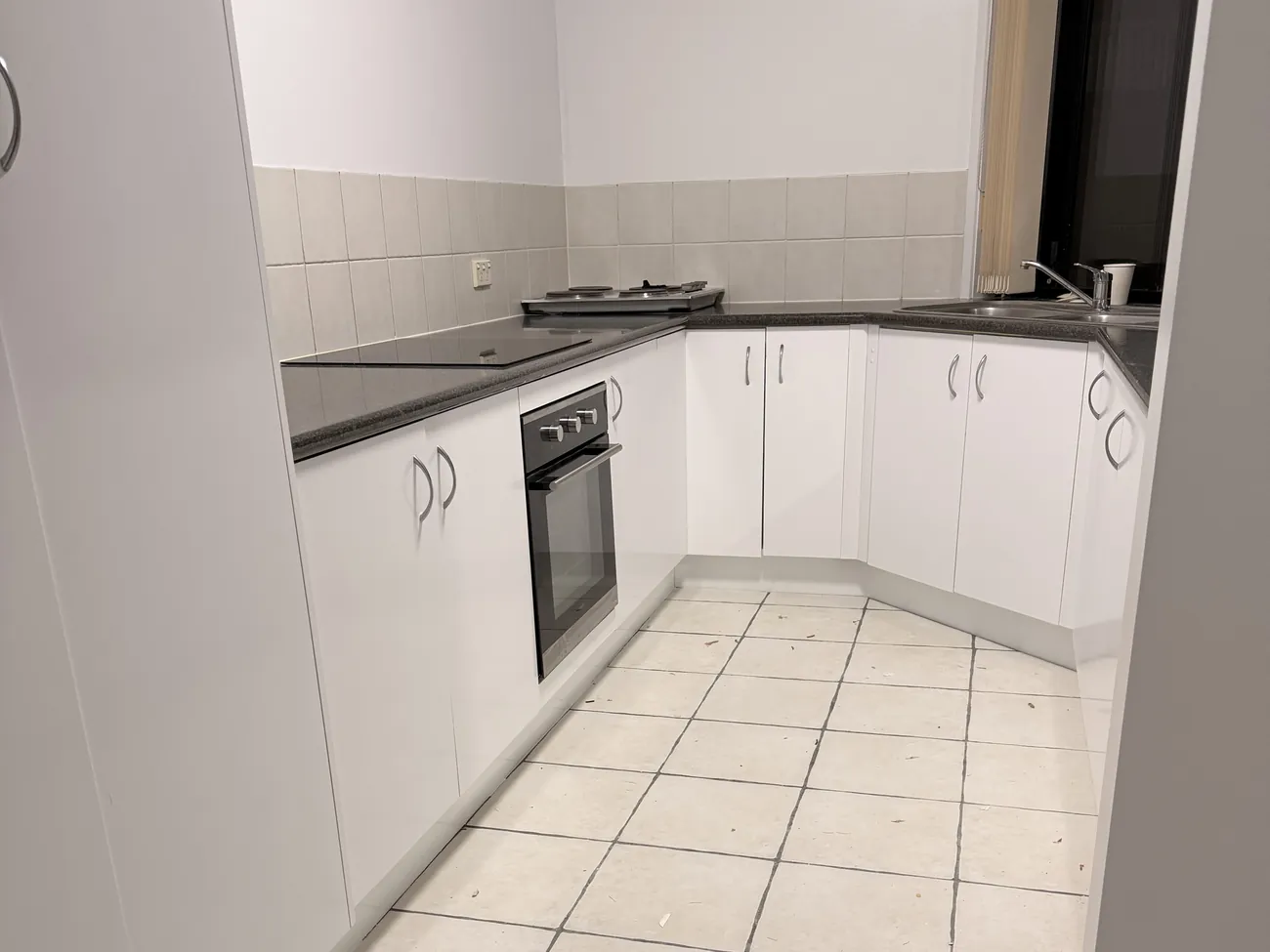 Kitchen with painted cabinets and benchtop by ArgenCoat